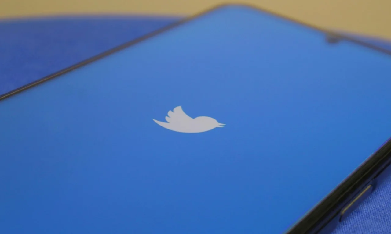 Cara Mengubah Tema Twitter Jadi Gelap dan Hitam Biar Nyaman Digunakan